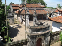 Đền thờ Triệu đà ở Long Hưng Điện (Xuân Quan, Văn Giang, Hưng Yên)